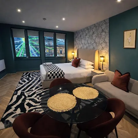 Primedeluxe * Leeds (West Yorkshire)